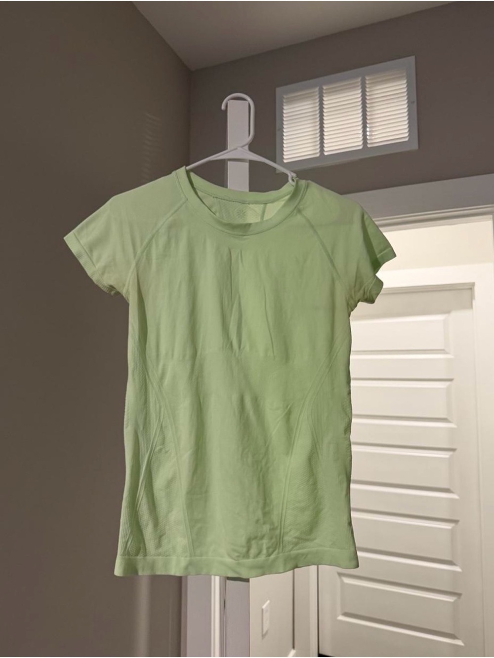 Athleta Light Lime Short Sleeve Seamless Performance Tee